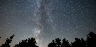 A sötétség luxusa: Miért vágyunk a csillagok közé 2026-ban?